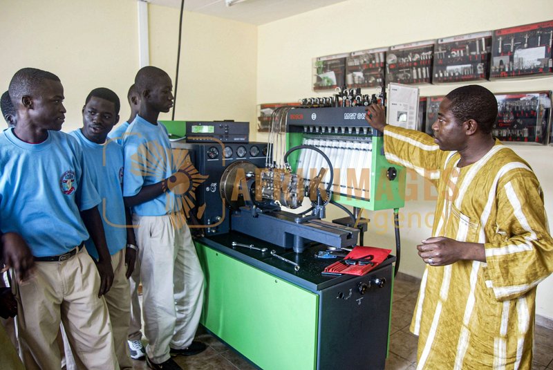 Afrikimages lycée technique de port-gentil