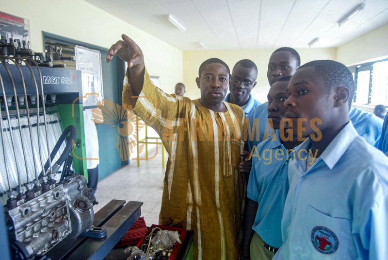 Afrikimages lycée technique de port-gentil