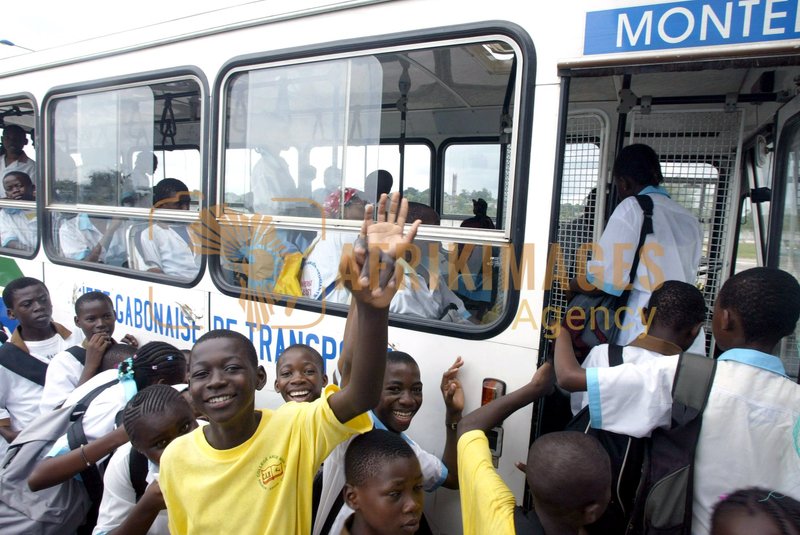 Afrikimages les élèves  scolaires