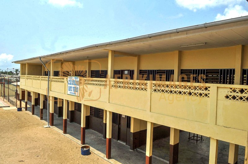 Afrikimages école catholique ste therese  de port-gentil