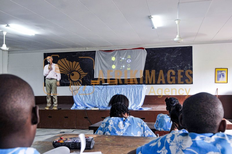 Afrikimages institut immaculée conception-eclipse  solaire totale