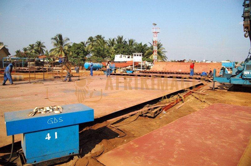 Afrikimages gabon / industries métallurgiques et mécaniques