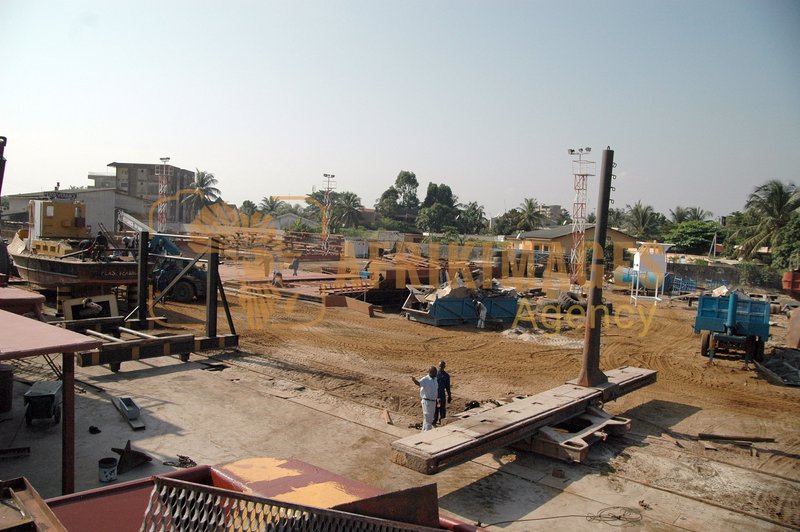 Afrikimages gabon / industries métallurgiques et mécaniques