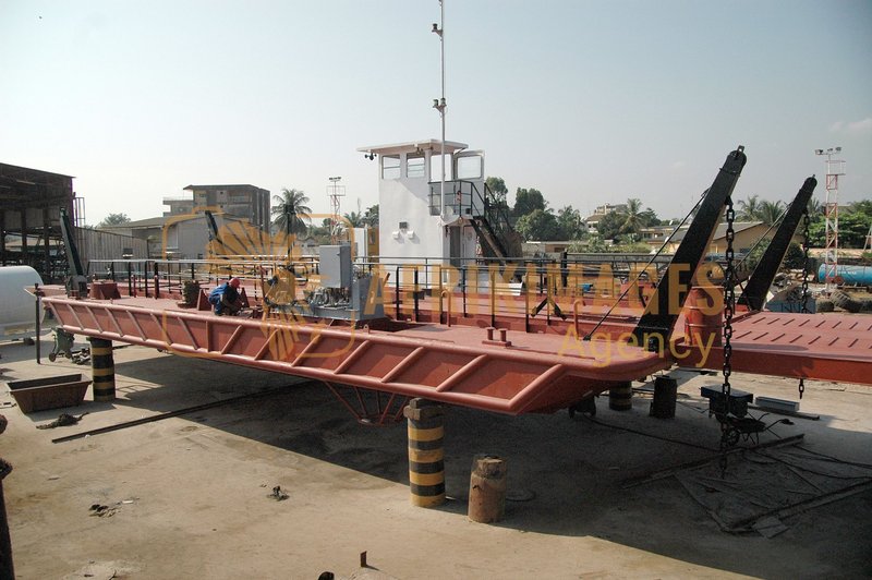 Afrikimages gabon / industries métallurgiques et mécaniques