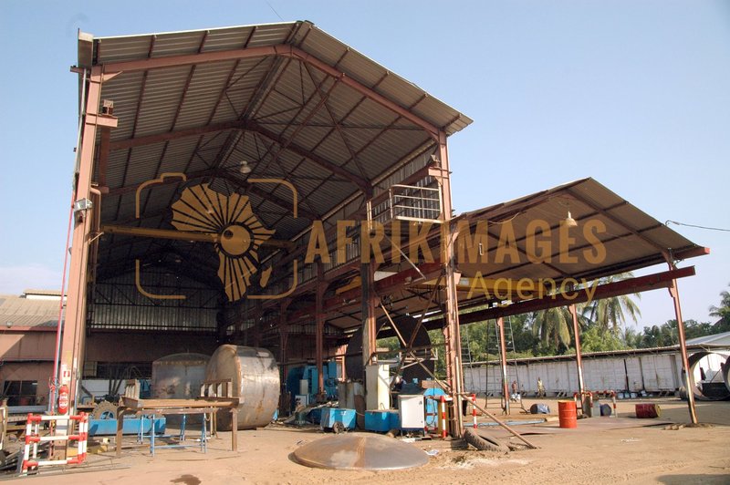 Afrikimages gabon / industries métallurgiques et mécaniques