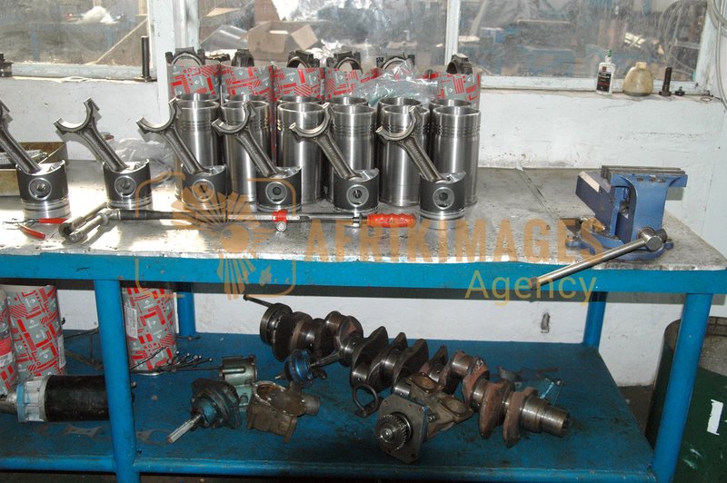 Afrikimages gabon / industries métallurgiques et mécaniques