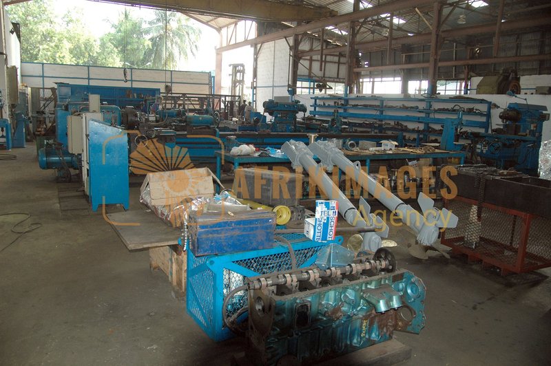 Afrikimages gabon / industries métallurgiques et mécaniques