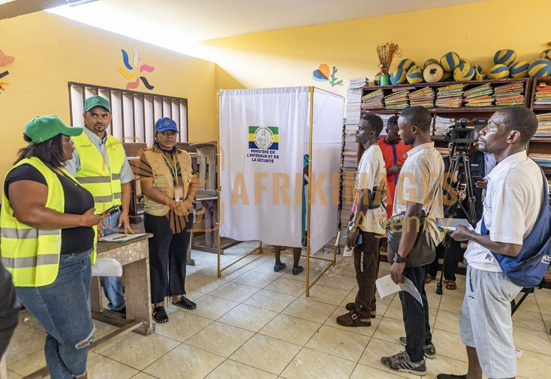 Afrikimages elepr25-018