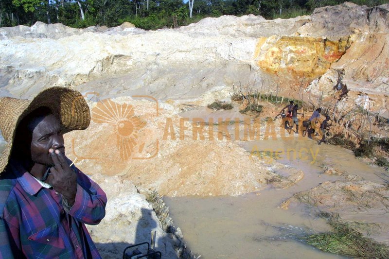 Afrikimages sierra leone / métaux & minéraux