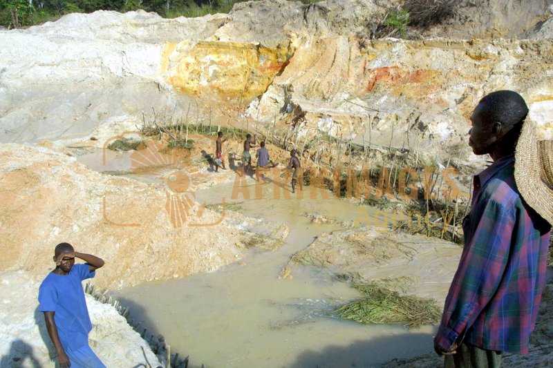 Afrikimages sierra leone / métaux & minéraux