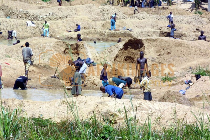 Afrikimages sierra leone / métaux & minéraux