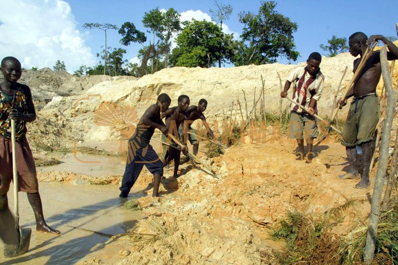 Afrikimages sierra leone / métaux & minéraux