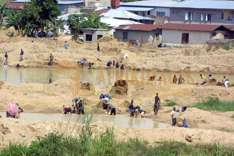 Afrikimages sierra leone / métaux & minéraux