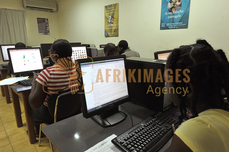 Afrikimages gabon/  universités