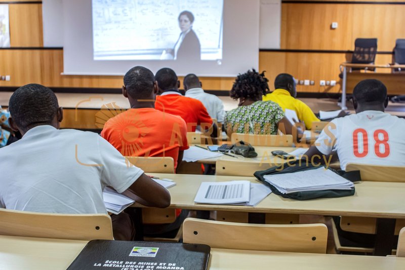 Afrikimages gabon/  ecole des mines et de la metallurgie de moanda