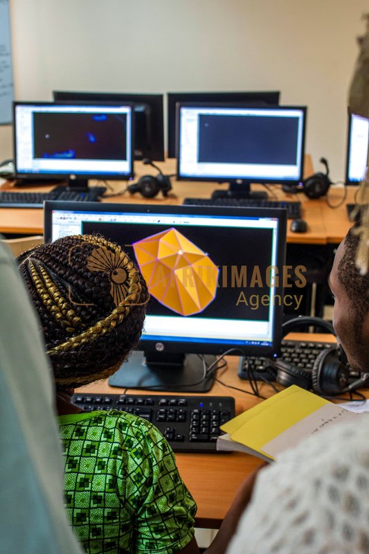 Afrikimages gabon/  ecole des mines et de la metallurgie de moanda