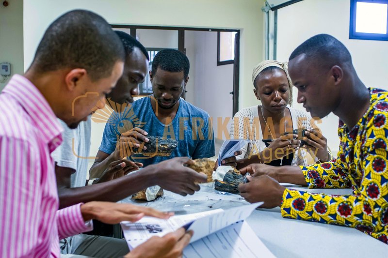 Afrikimages gabon/  ecole des mines et de la metallurgie de moanda