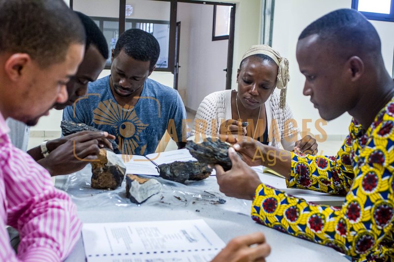 Afrikimages gabon/  ecole des mines et de la metallurgie de moanda